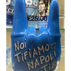 Gesto corna con mano Napoli