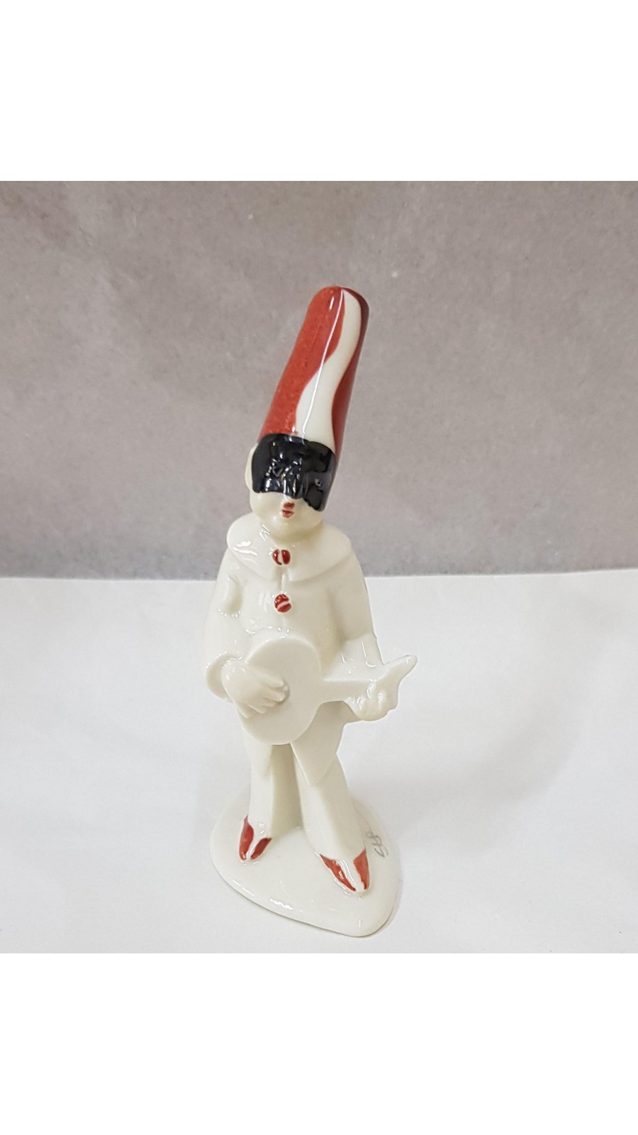 PULCINELLA CON MANDOLINO CM12 IN CERAMICA DI CAPODIMONTE