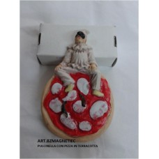 MAGNETE PULCINELLA CON PIZZA